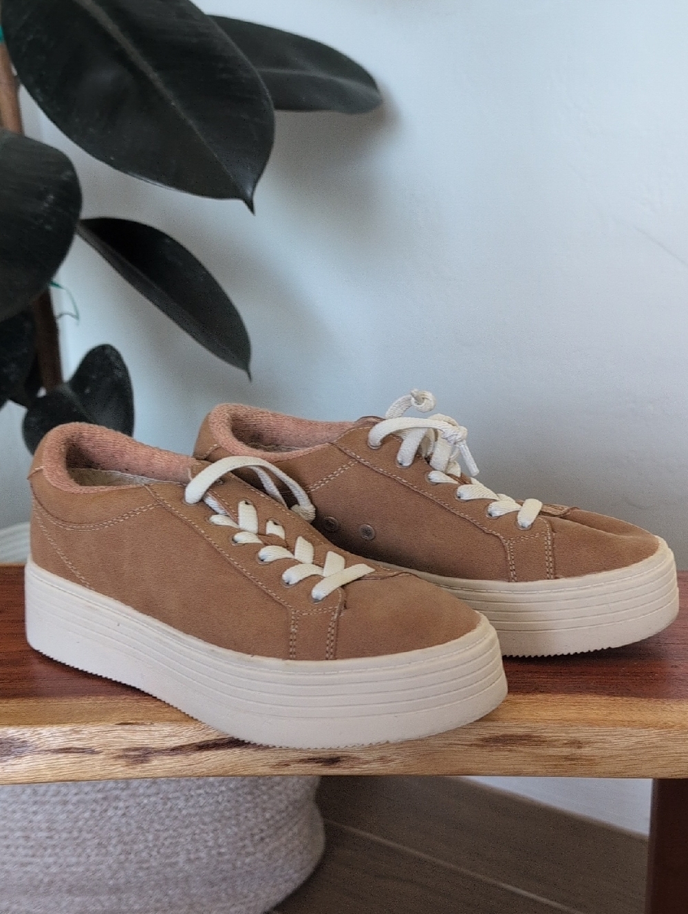 Roxy Chunky Thick Sole Women's Platform Sneakers in Tan 6